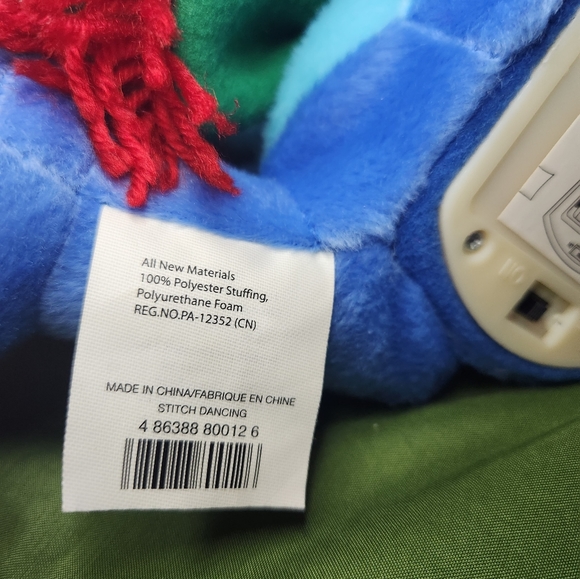 NWT Disney Store Lilo & Stitch Musical Dancing Animatronic Christmas 8" Plush - Picture 7 of 9